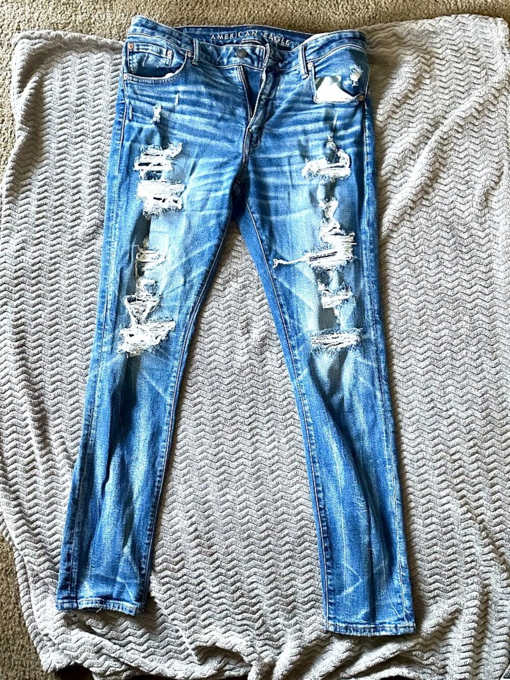 American Eagle Distressed Jeans Men’s 34x34 Ripped Denim Straight Leg Great Cond